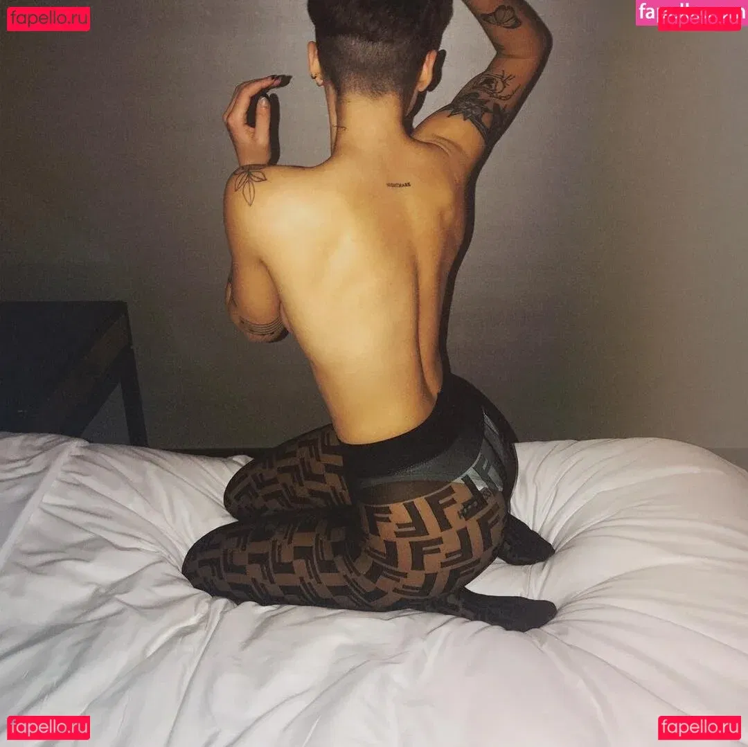 Halsey Onlyfans Photo Gallery 