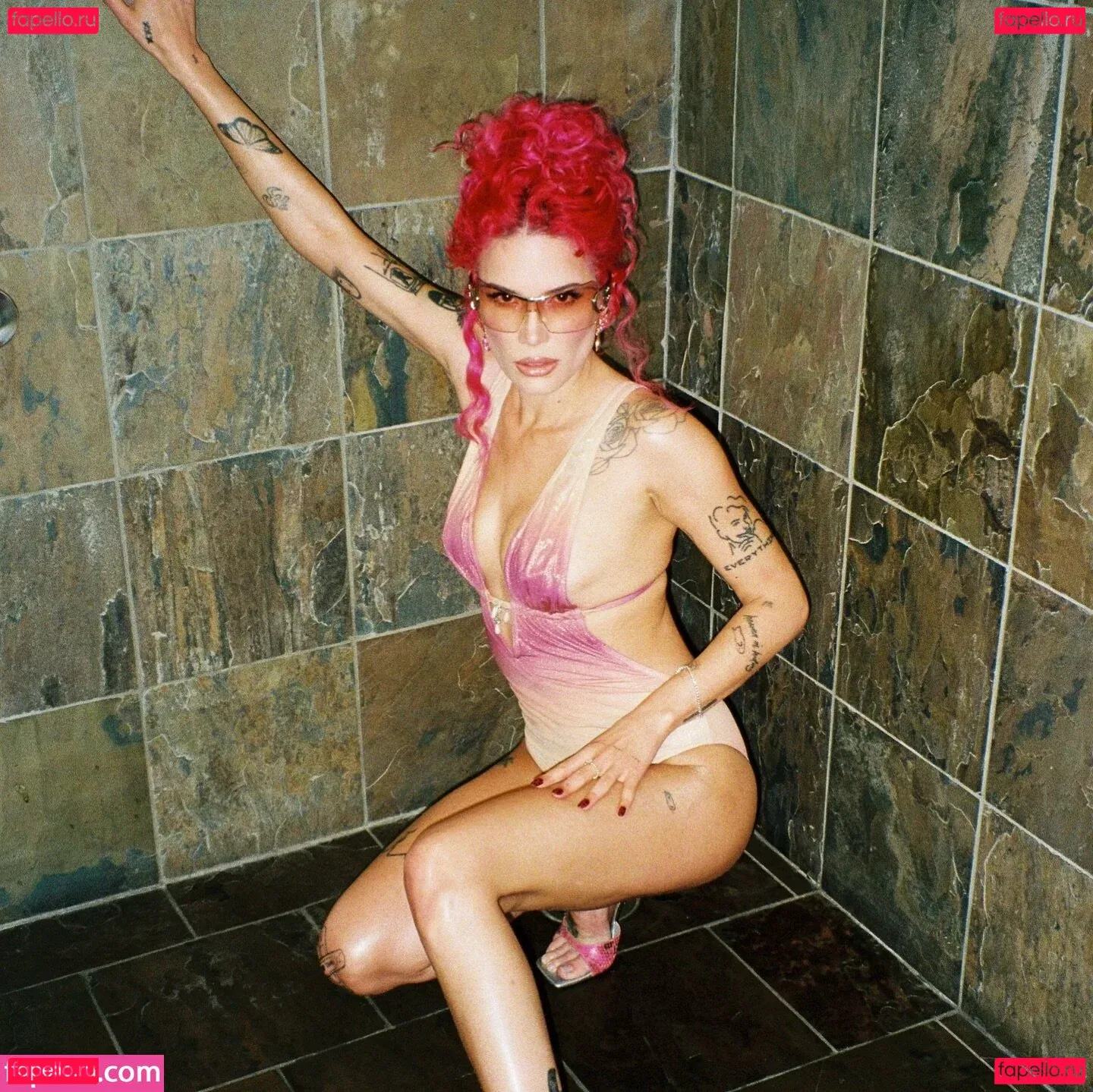 Halsey Onlyfans Photo Gallery 