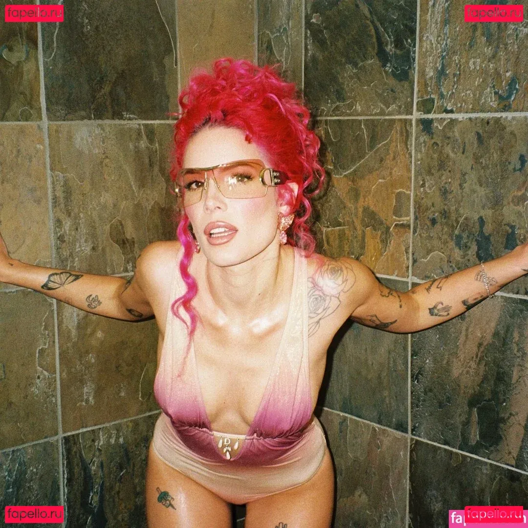 Halsey Onlyfans Photo Gallery 