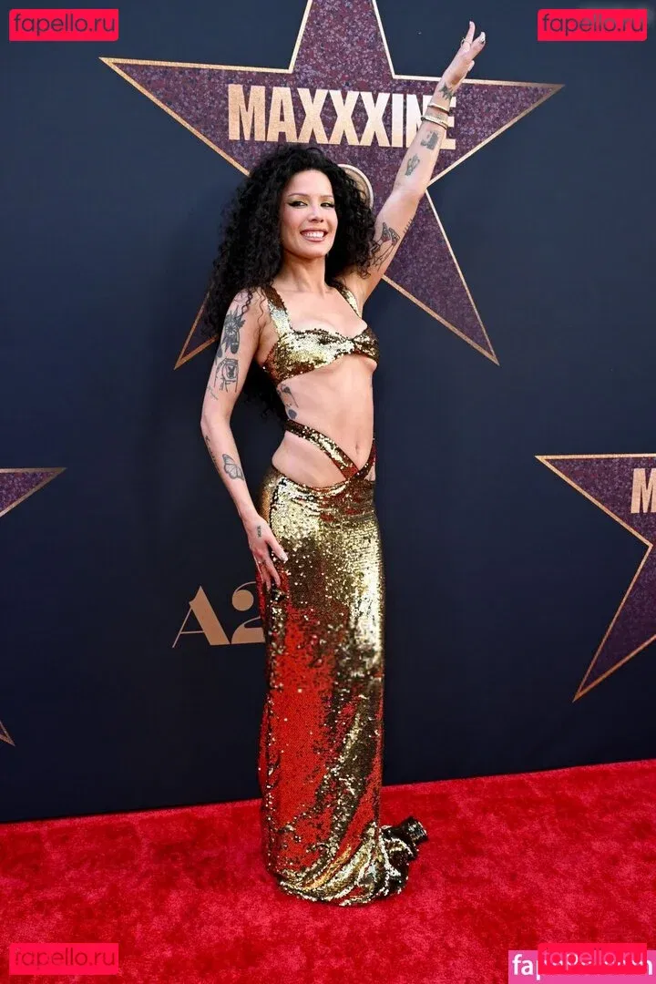 Halsey Onlyfans Photo Gallery 