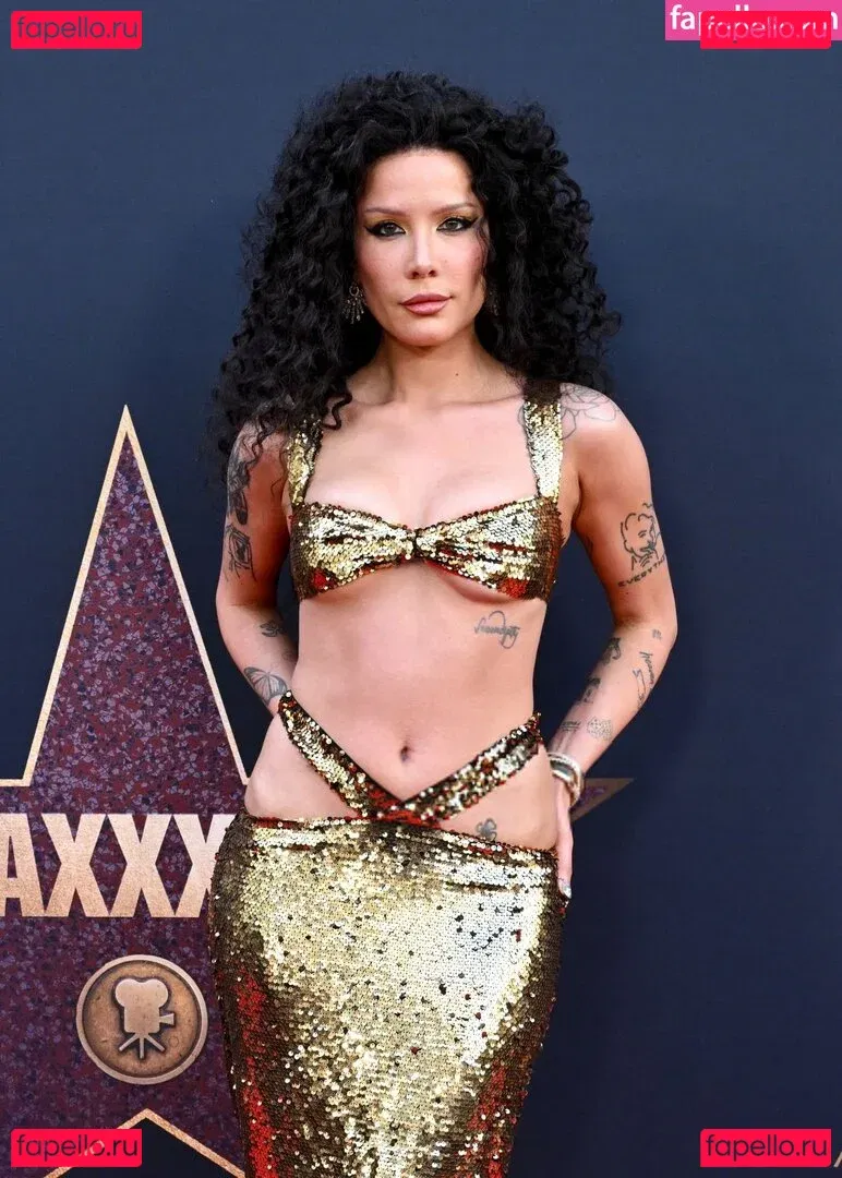 Halsey Onlyfans Photo Gallery 