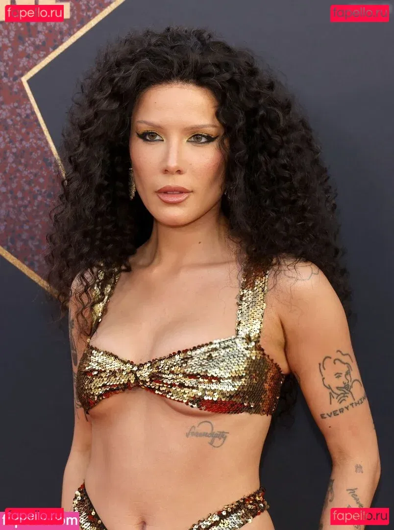 Halsey Onlyfans Photo Gallery 