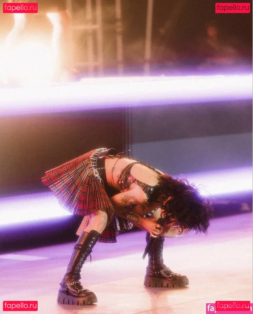 Halsey Onlyfans Photo Gallery 