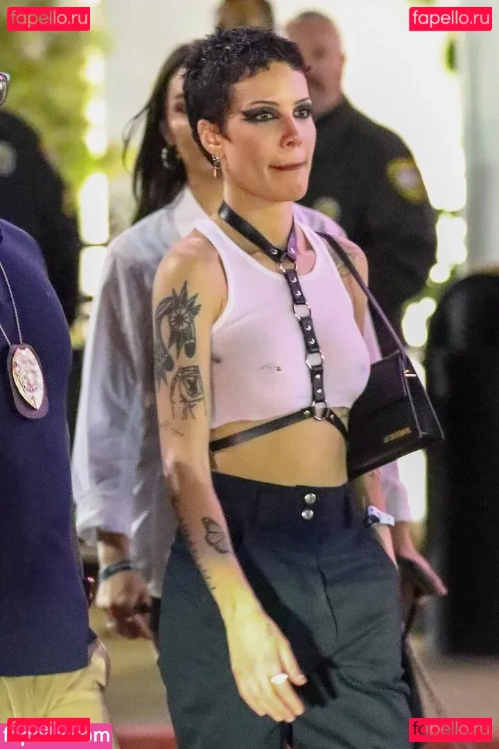 Halsey Onlyfans Photo Gallery 