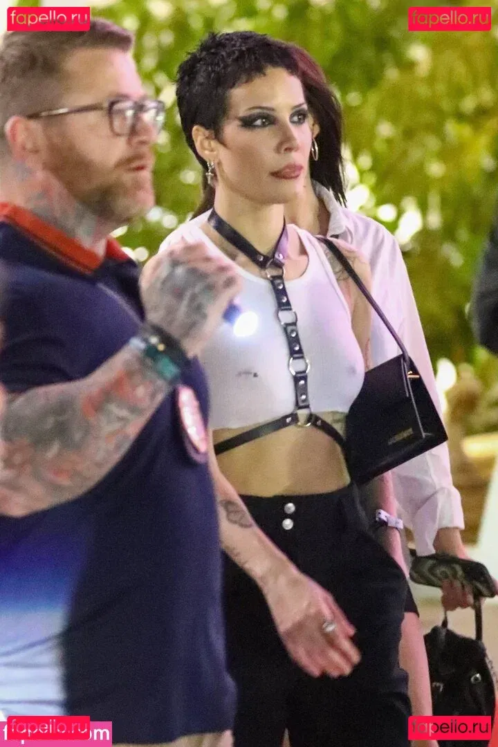 Halsey Onlyfans Photo Gallery 