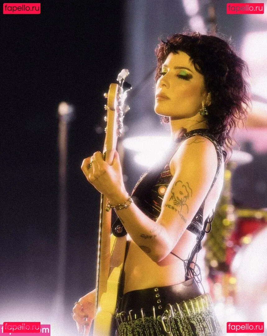 Halsey Onlyfans Photo Gallery 