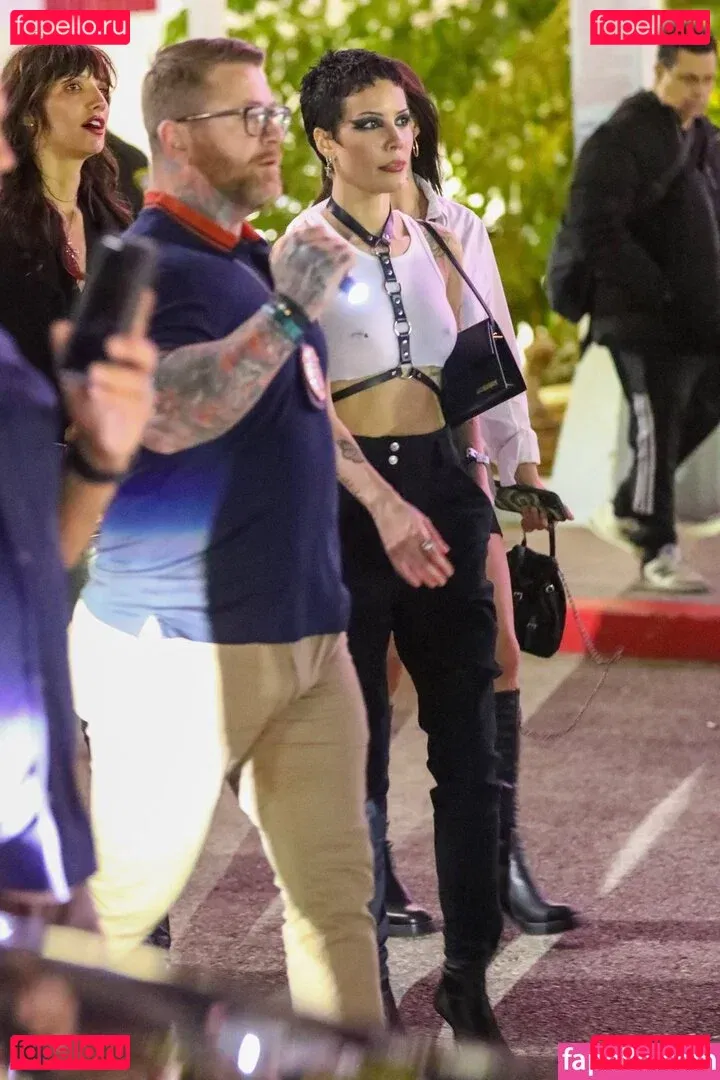 Halsey Onlyfans Photo Gallery 