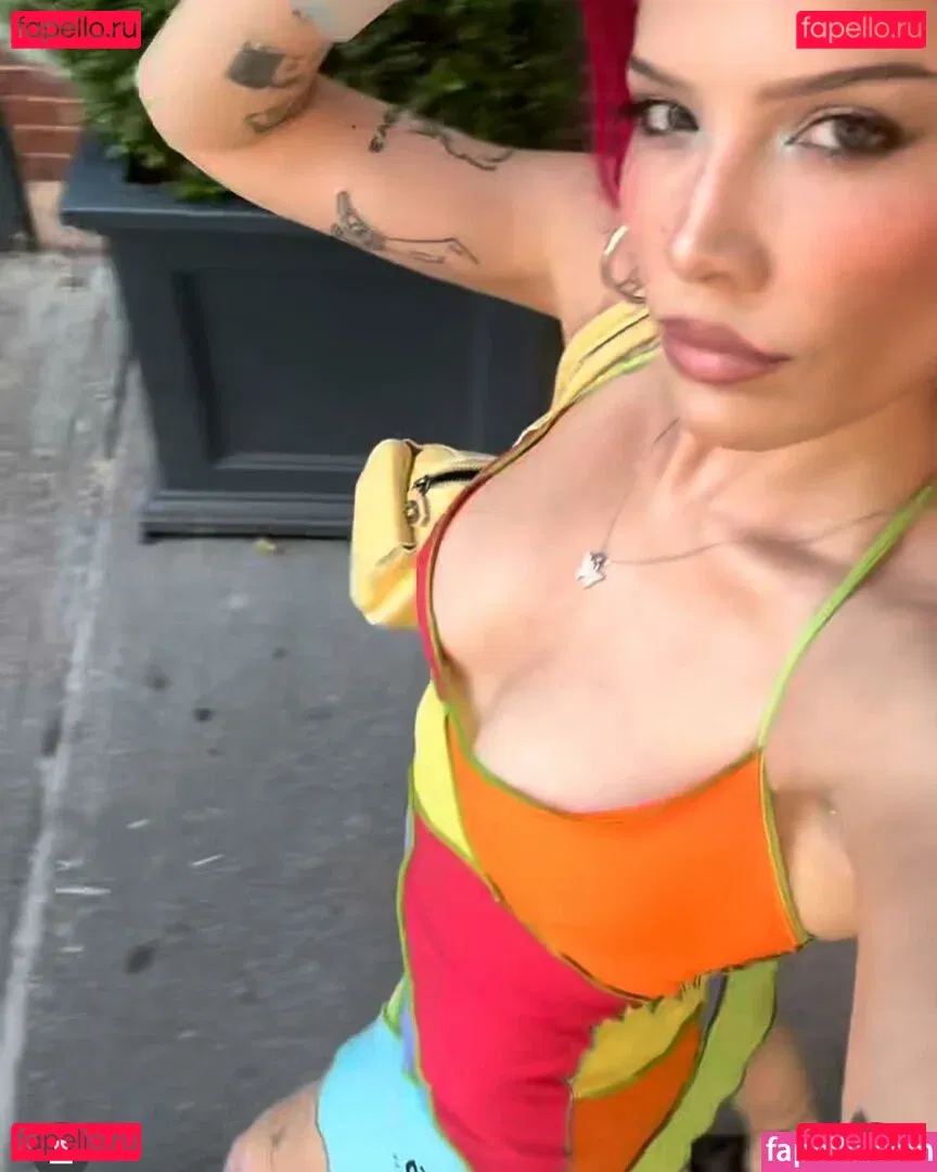 Halsey Onlyfans Photo Gallery 