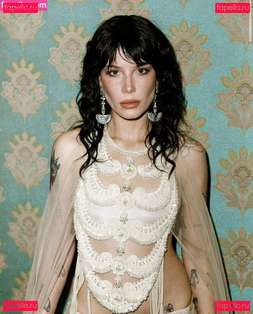 Halsey Onlyfans Photo Gallery 