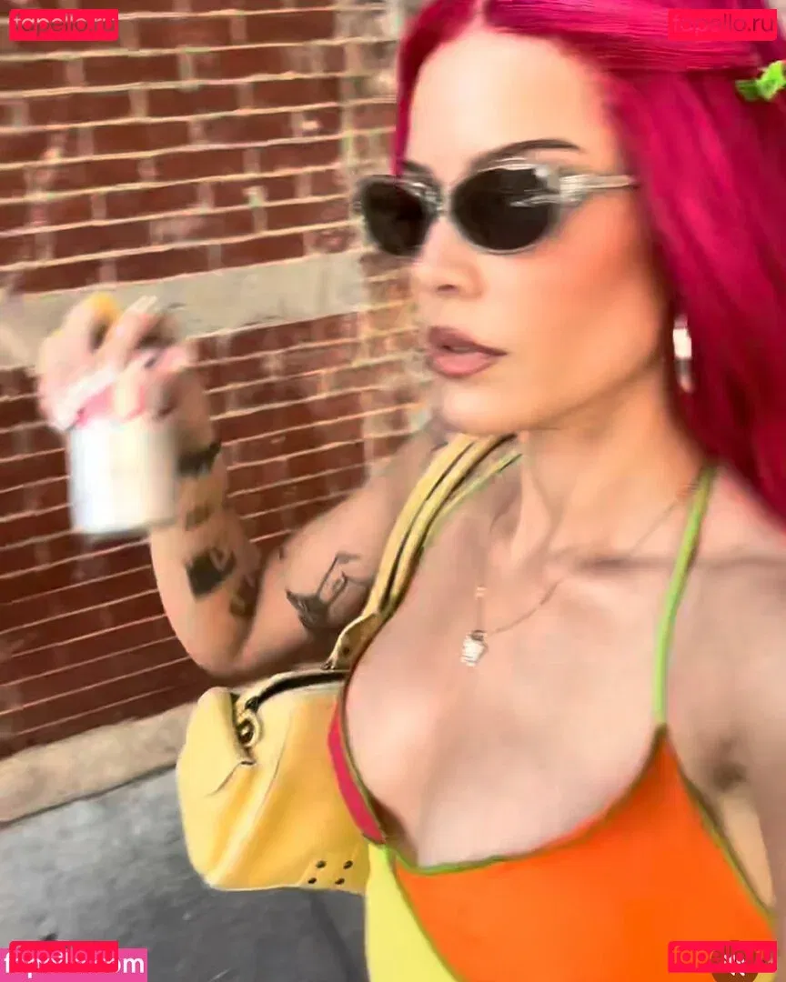 Halsey Onlyfans Photo Gallery 