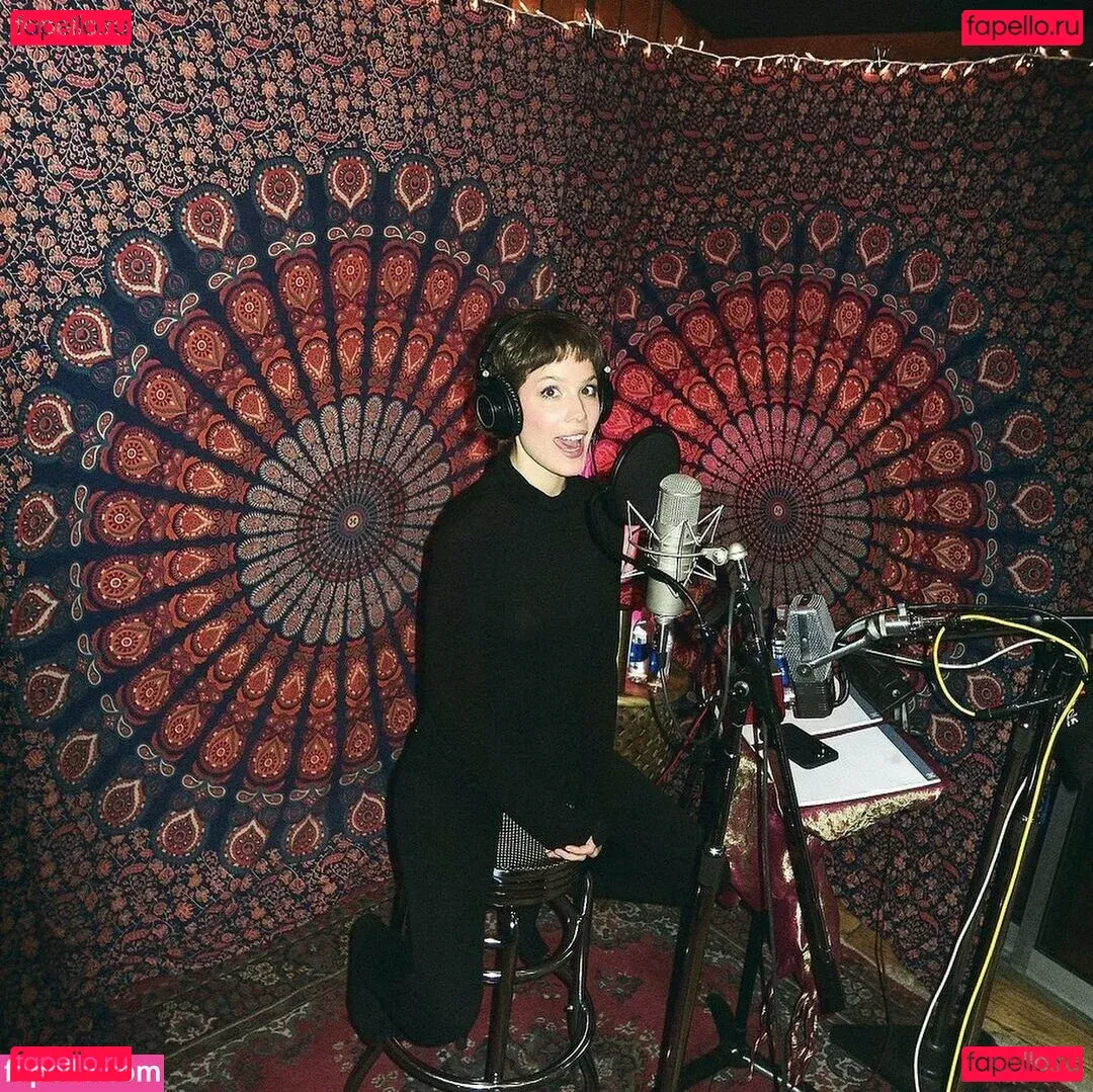 Halsey Onlyfans Photo Gallery 