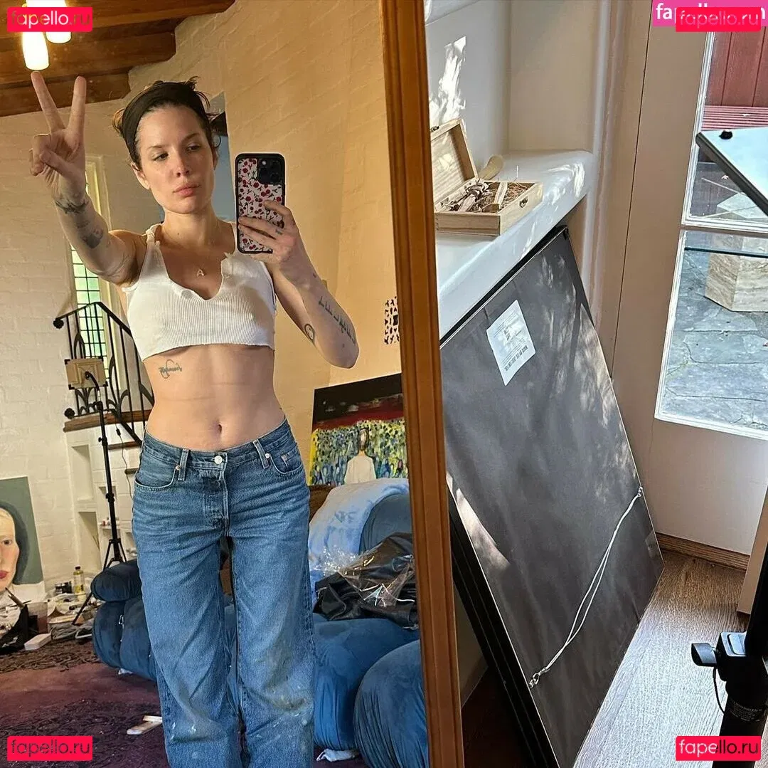 Halsey Onlyfans Photo Gallery 