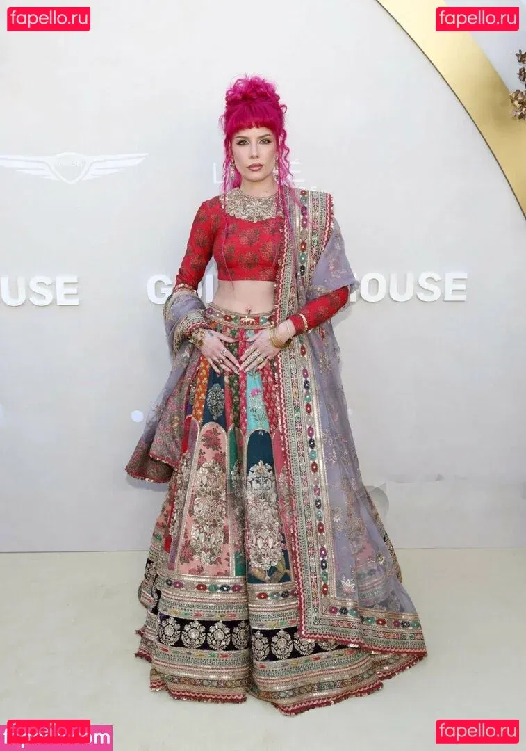 Halsey Onlyfans Photo Gallery 