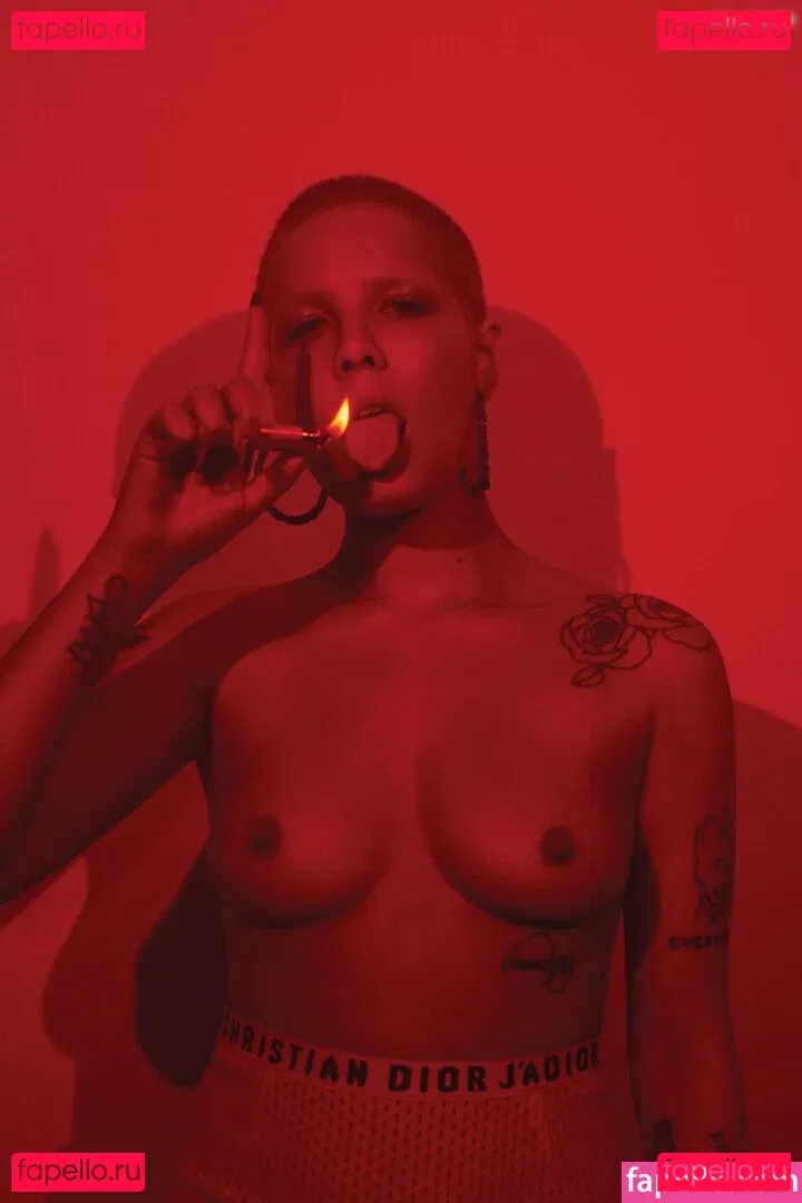 Halsey Onlyfans Photo Gallery 