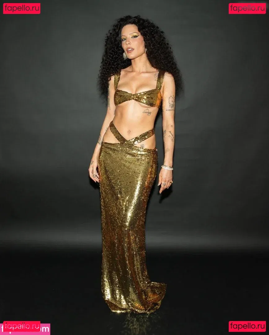 Halsey Onlyfans Photo Gallery 