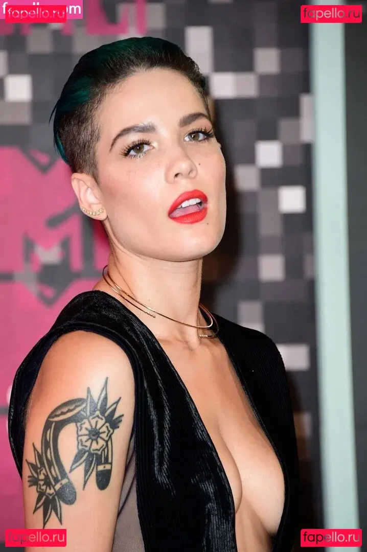 Halsey Onlyfans Photo Gallery 