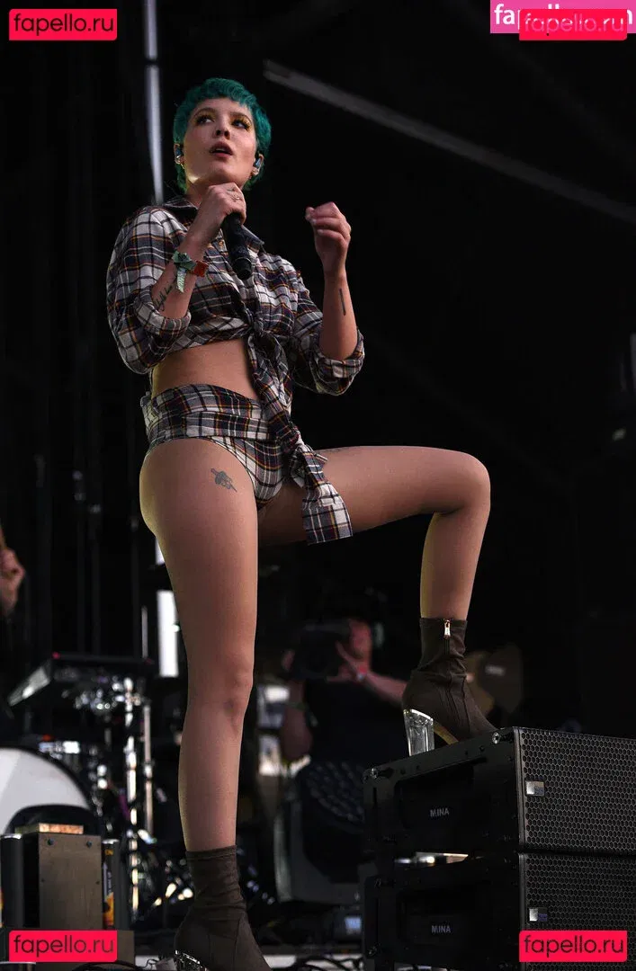 Halsey Onlyfans Photo Gallery 
