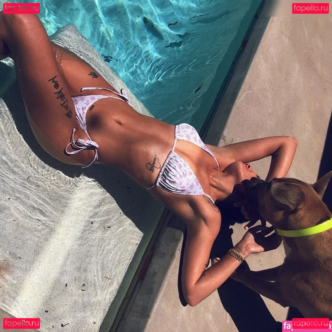 Halsey Onlyfans Photo Gallery 