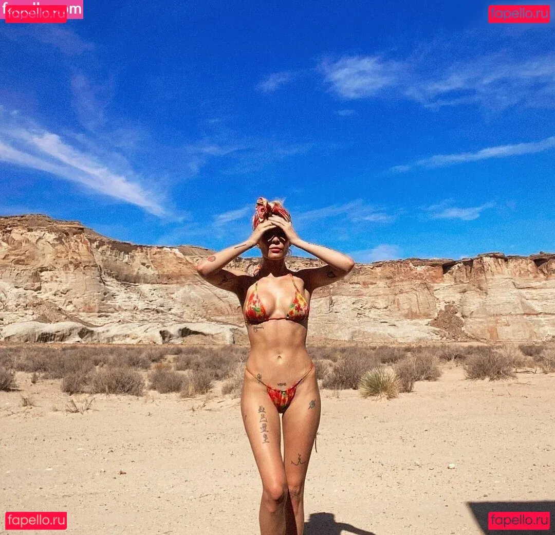 Halsey Onlyfans Photo Gallery 