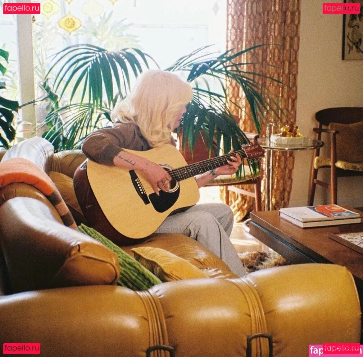 Halsey Onlyfans Photo Gallery 