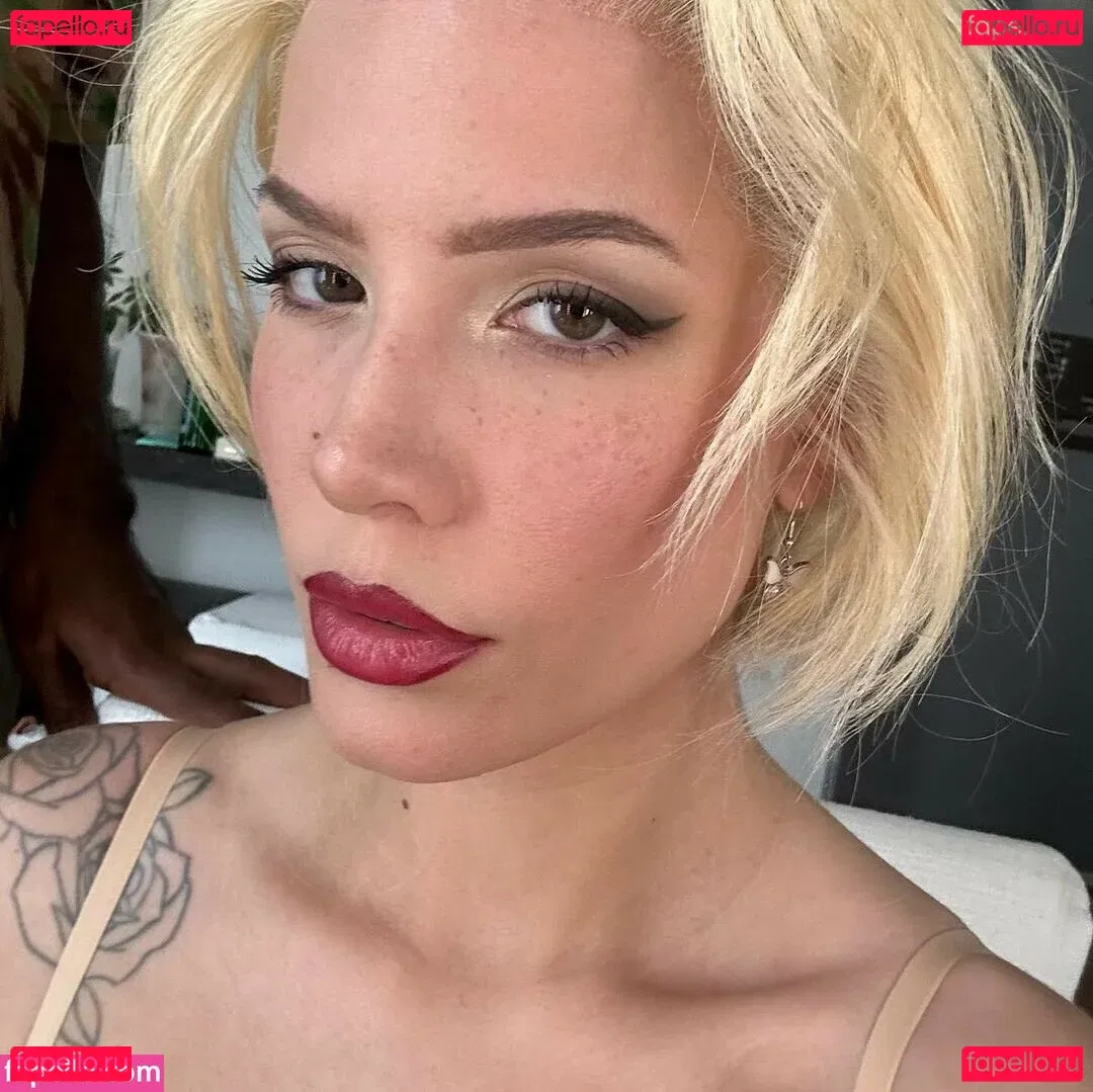 Halsey Onlyfans Photo Gallery 