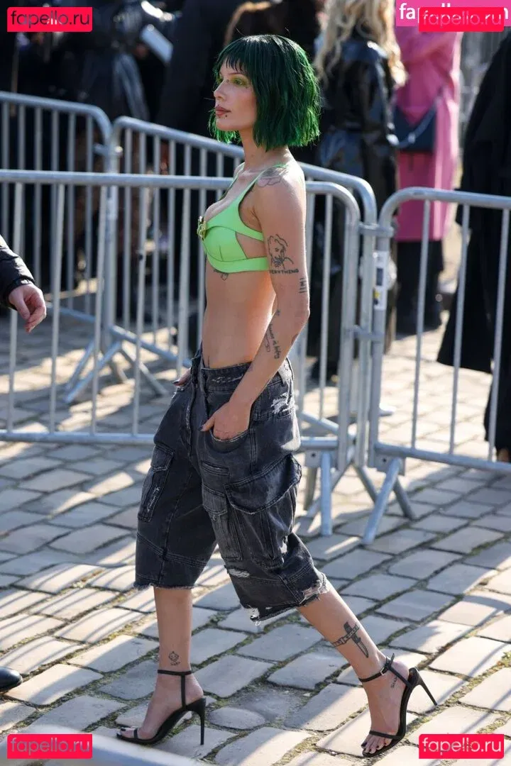 Halsey Onlyfans Photo Gallery 