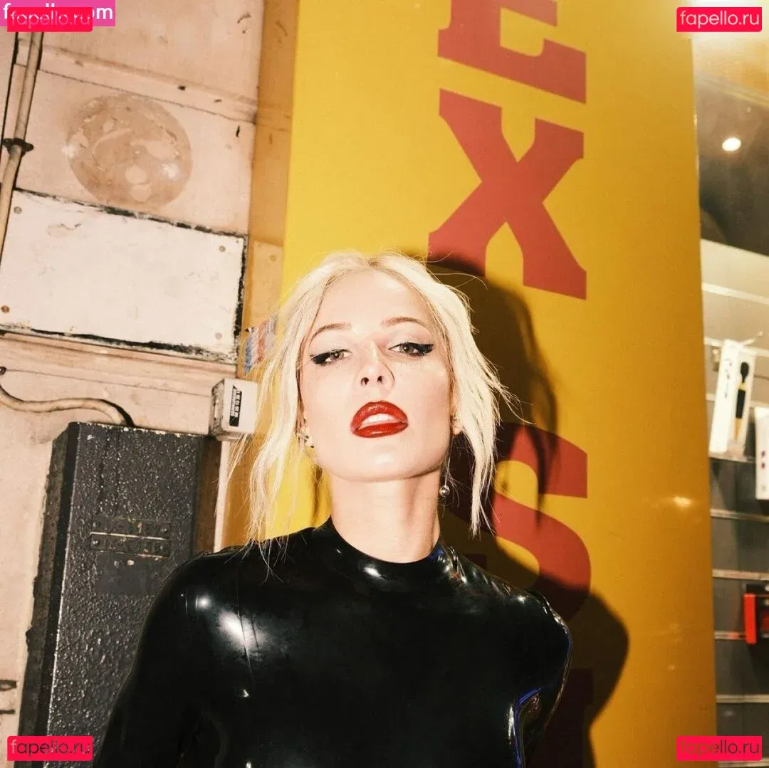 Halsey Onlyfans Photo Gallery 