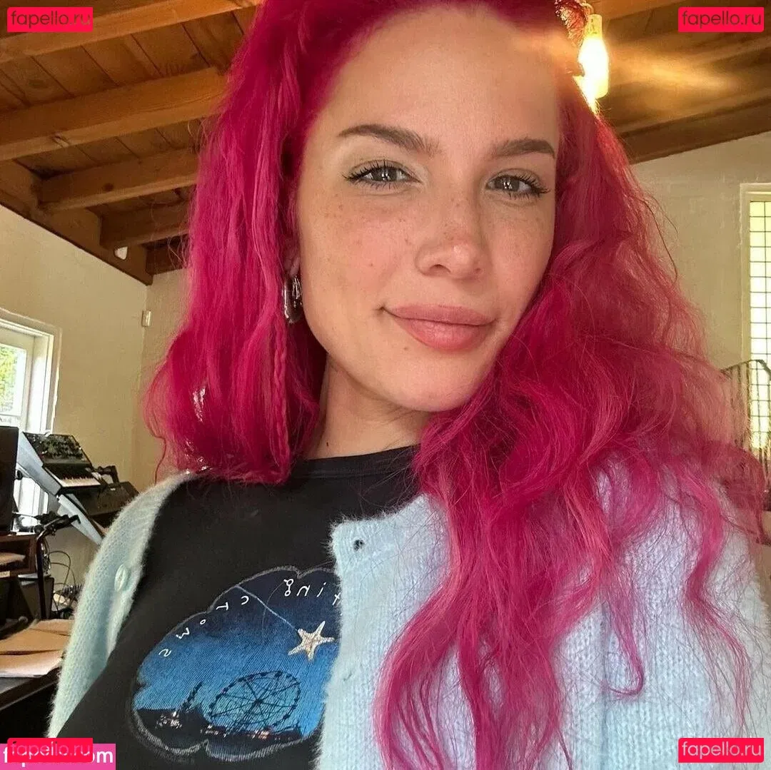 Halsey Onlyfans Photo Gallery 
