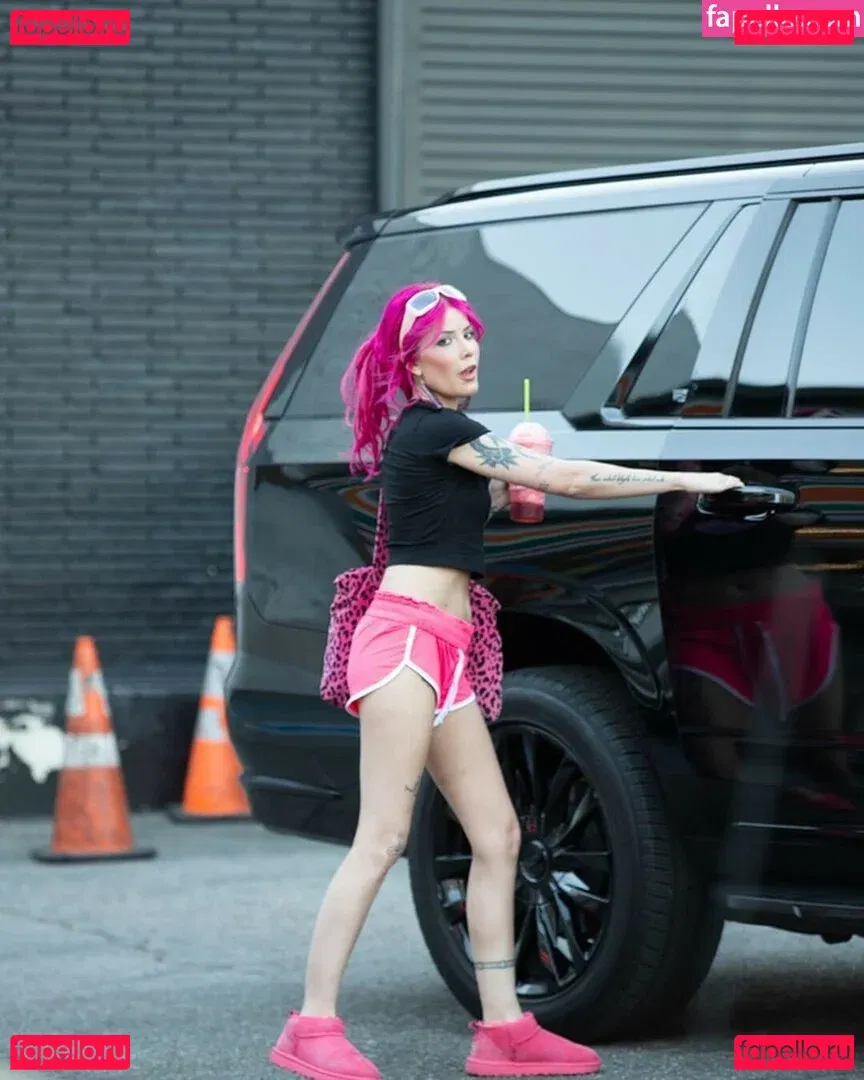 Halsey Onlyfans Photo Gallery 