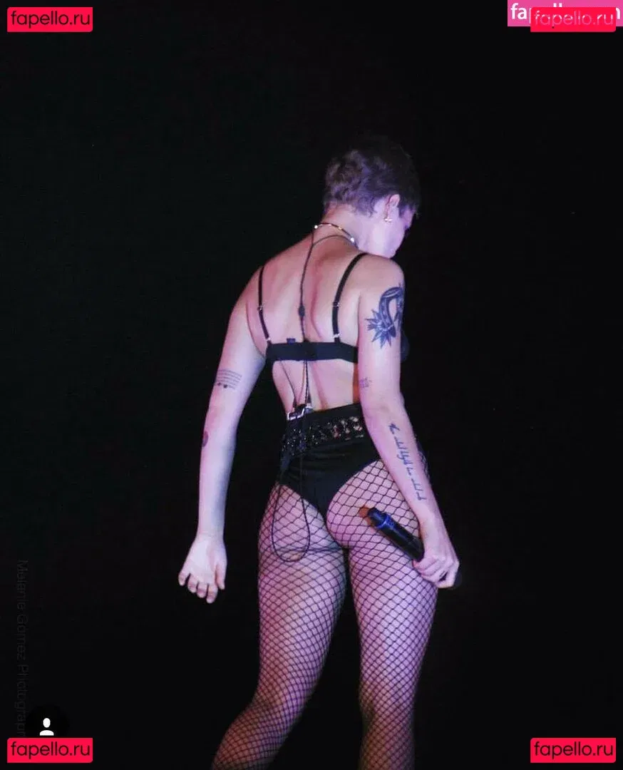 Halsey Onlyfans Photo Gallery 