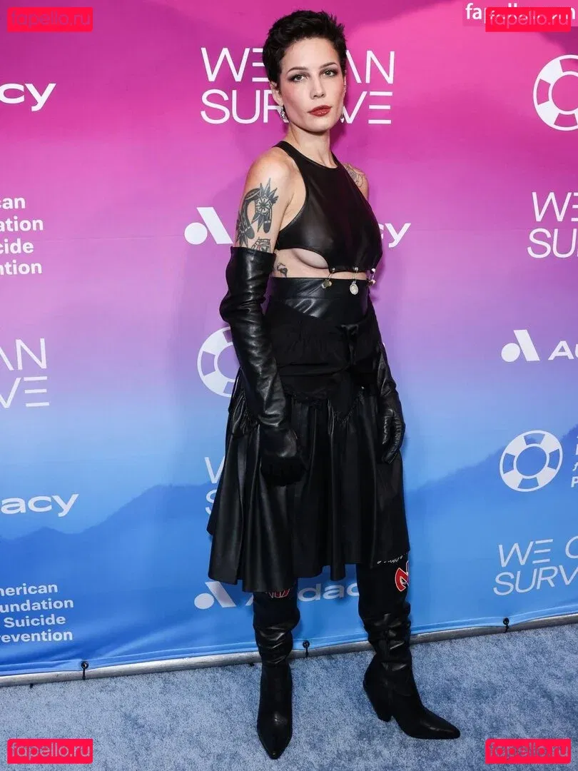 Halsey Onlyfans Photo Gallery 