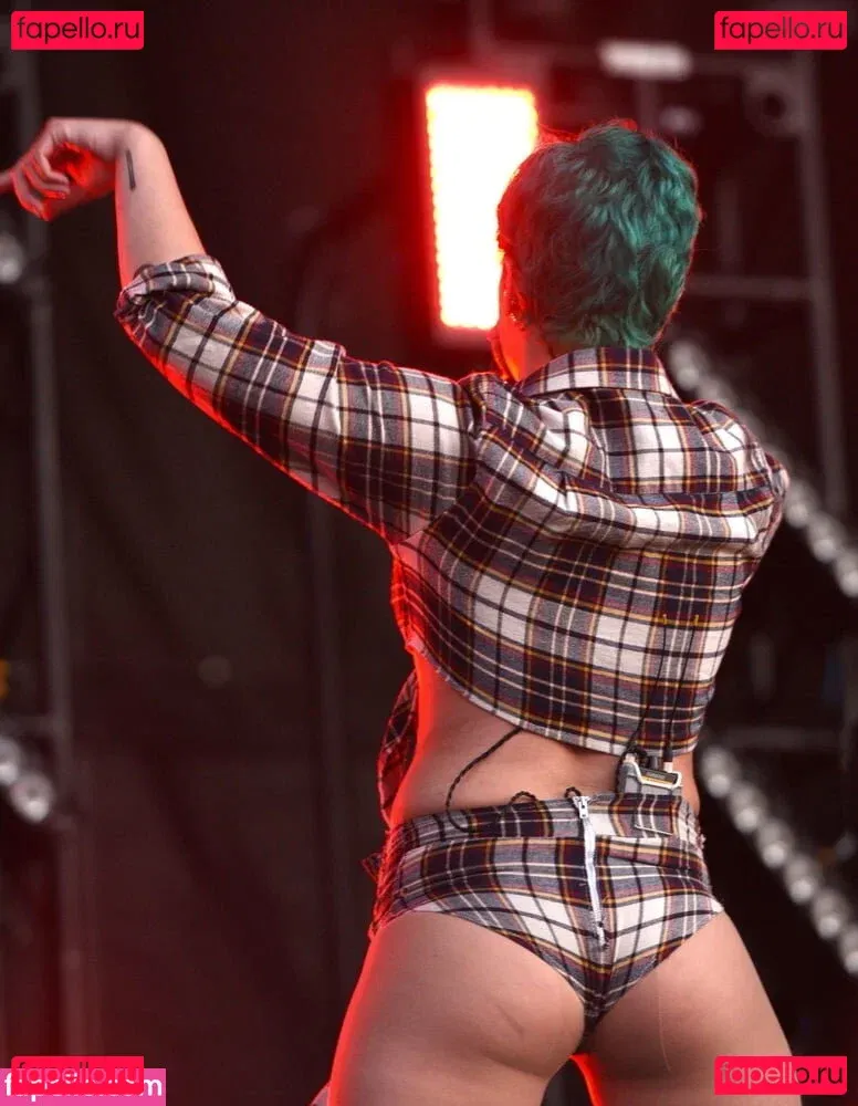 Halsey Onlyfans Photo Gallery 