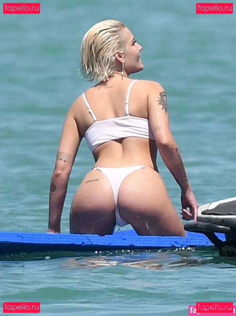 Halsey Onlyfans Photo Gallery 