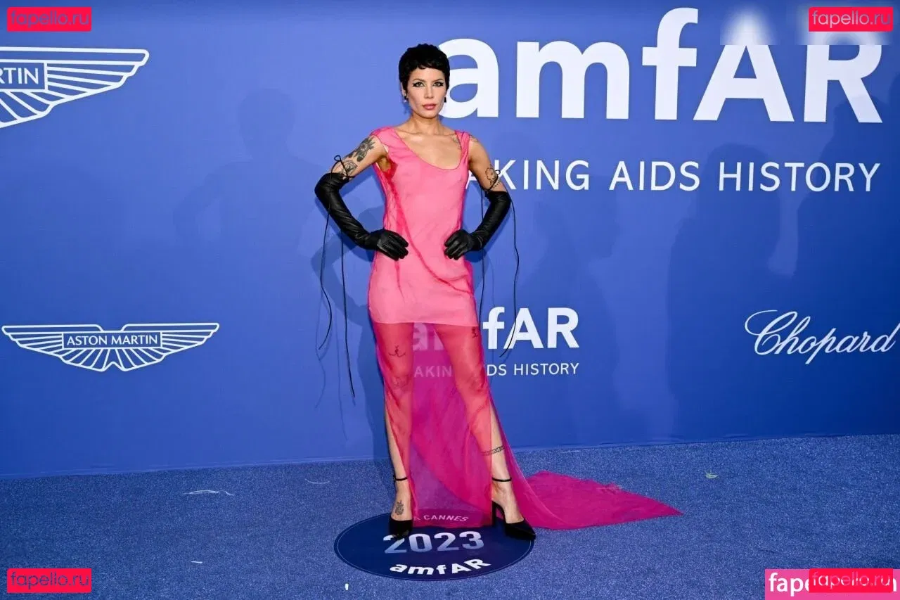 Halsey Onlyfans Photo Gallery 