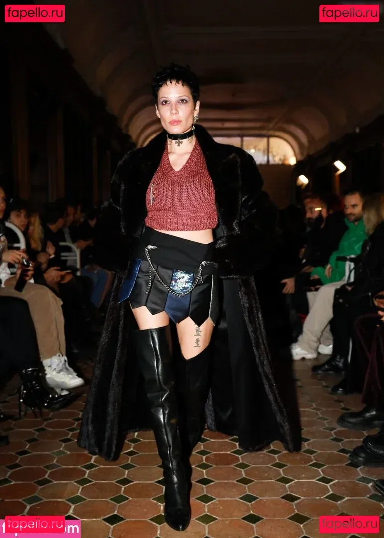 Halsey Onlyfans Photo Gallery 