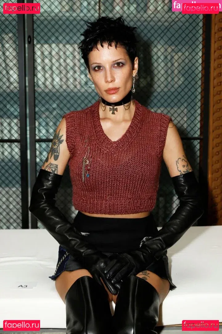 Halsey Onlyfans Photo Gallery 