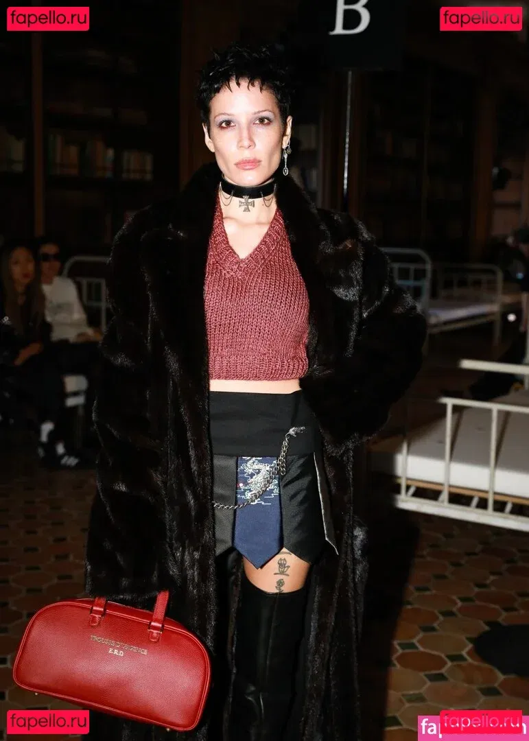 Halsey Onlyfans Photo Gallery 