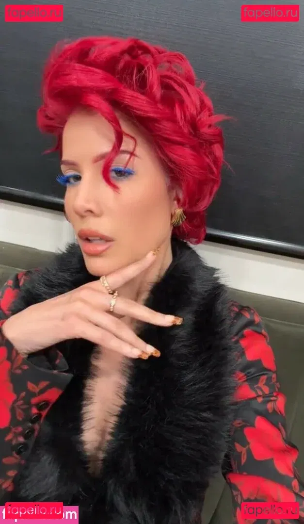 Halsey Onlyfans Photo Gallery 