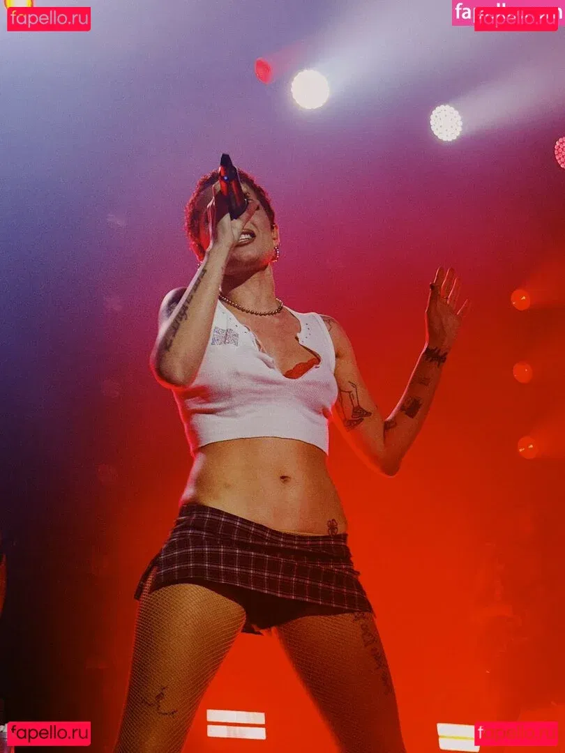Halsey Onlyfans Photo Gallery 