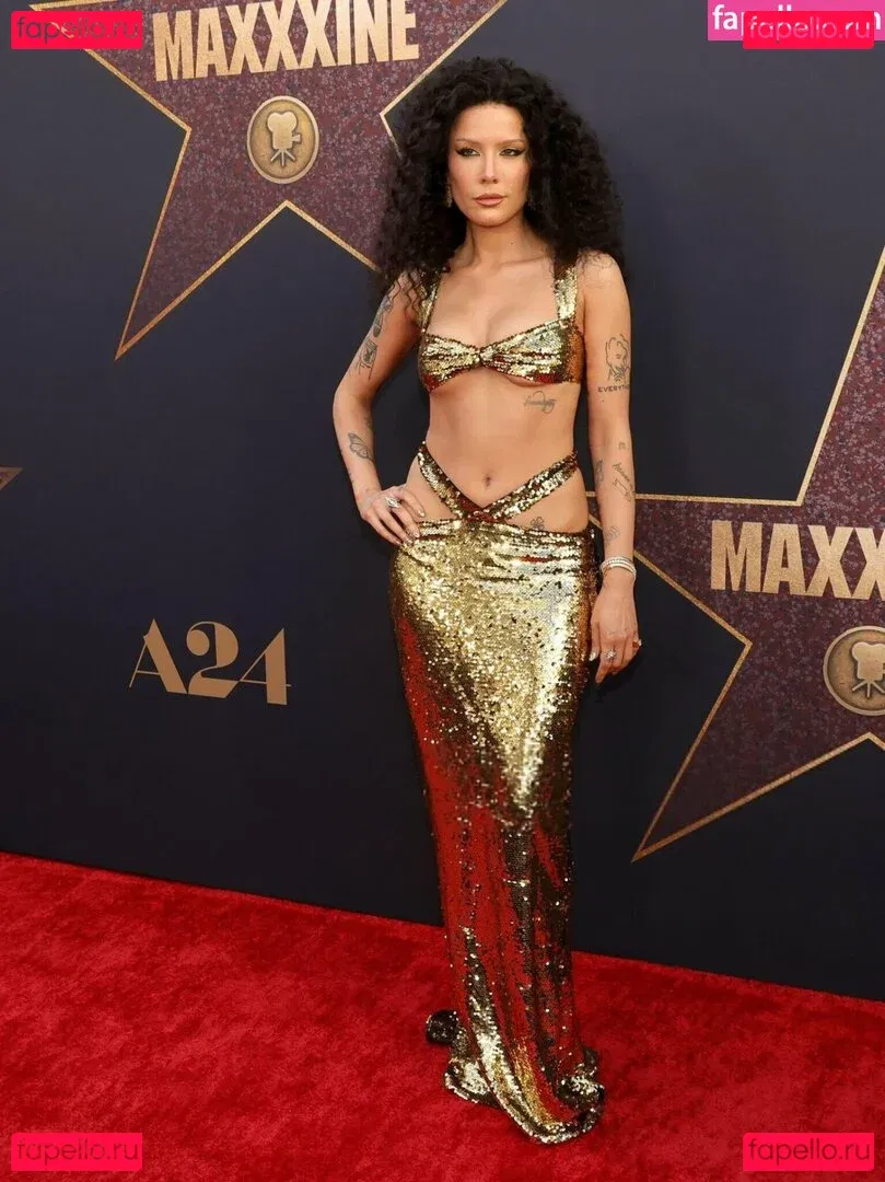 Halsey Onlyfans Photo Gallery 