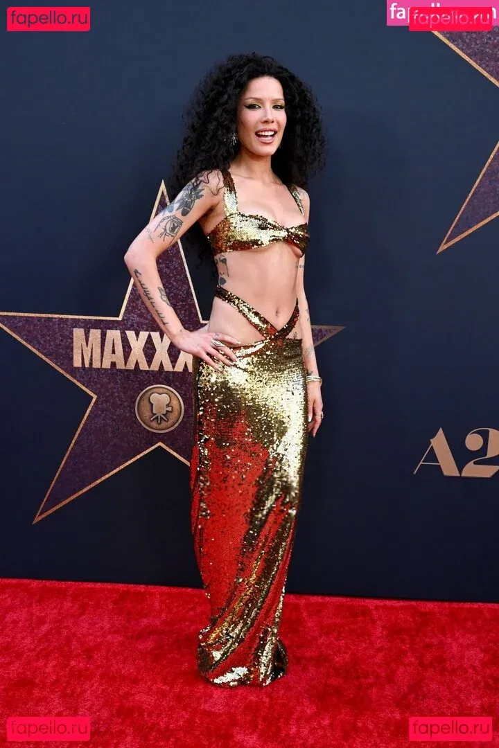 Halsey Onlyfans Photo Gallery 