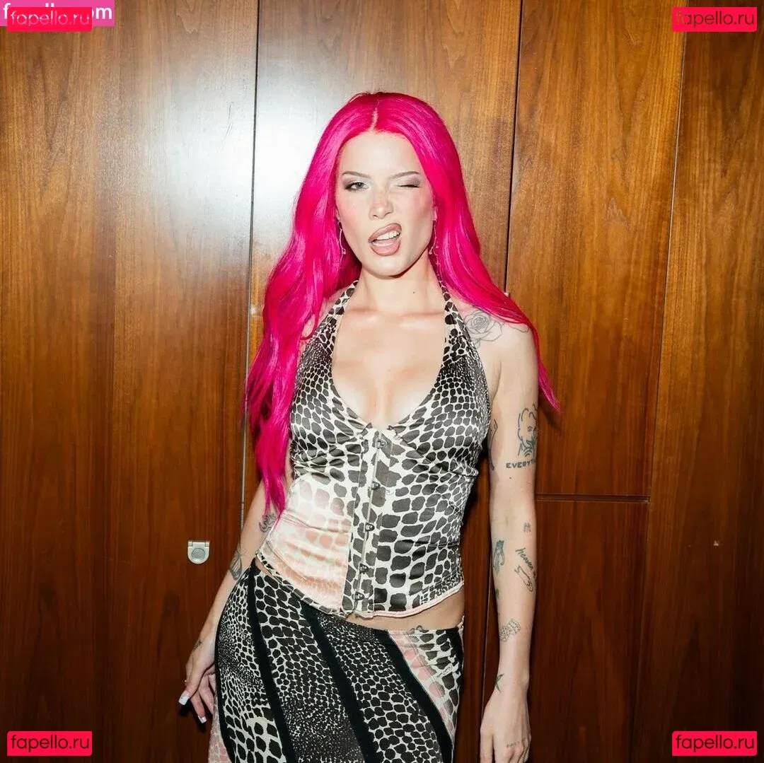 Halsey Onlyfans Photo Gallery 