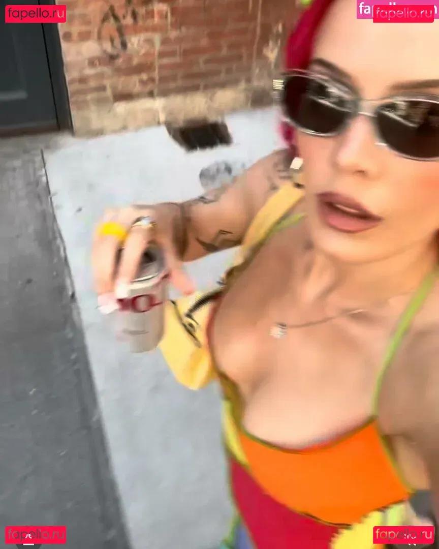 Halsey Onlyfans Photo Gallery 