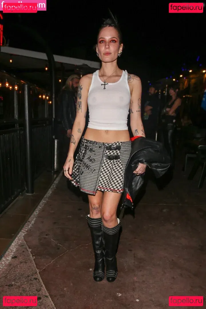 Halsey Onlyfans Photo Gallery 