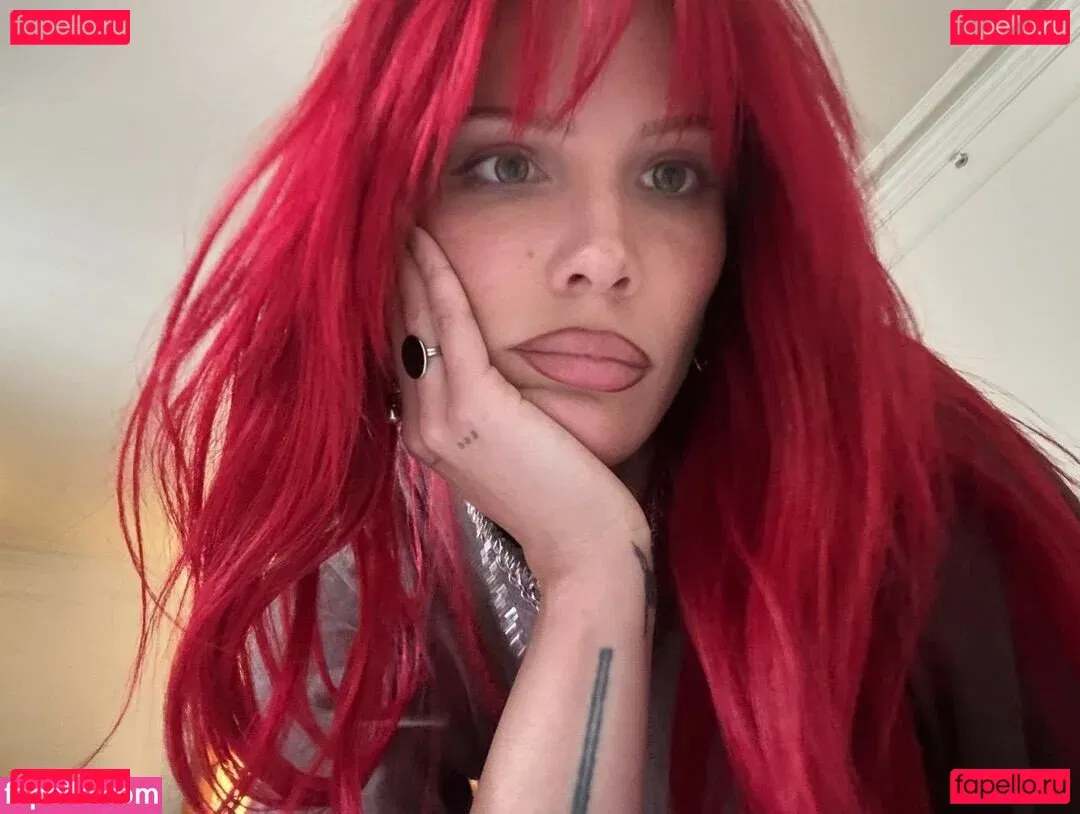 Halsey Onlyfans Photo Gallery 