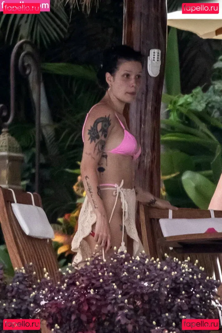 Halsey Onlyfans Photo Gallery 