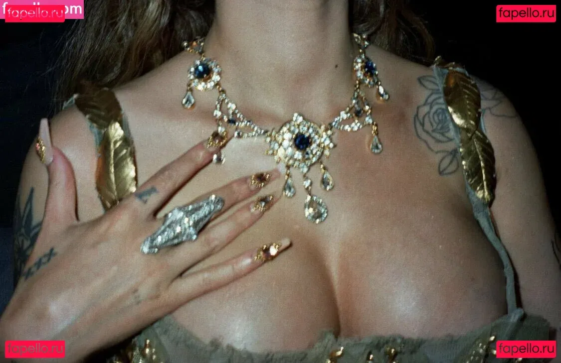 Halsey Onlyfans Photo Gallery 