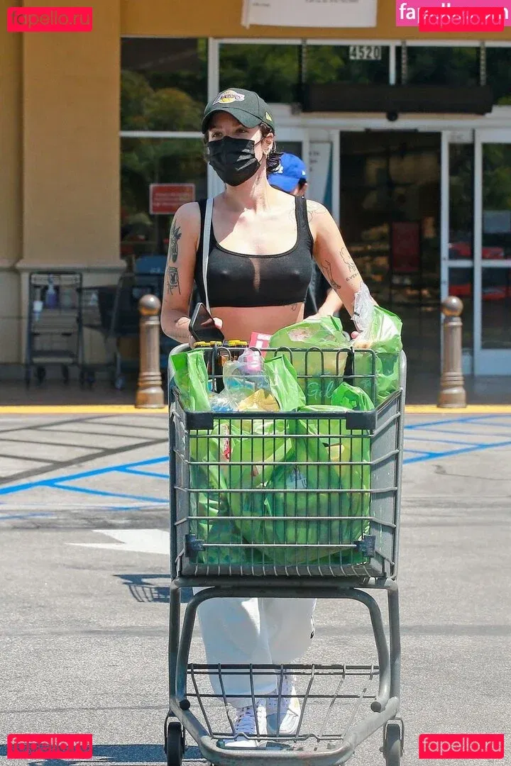 Halsey Onlyfans Photo Gallery 