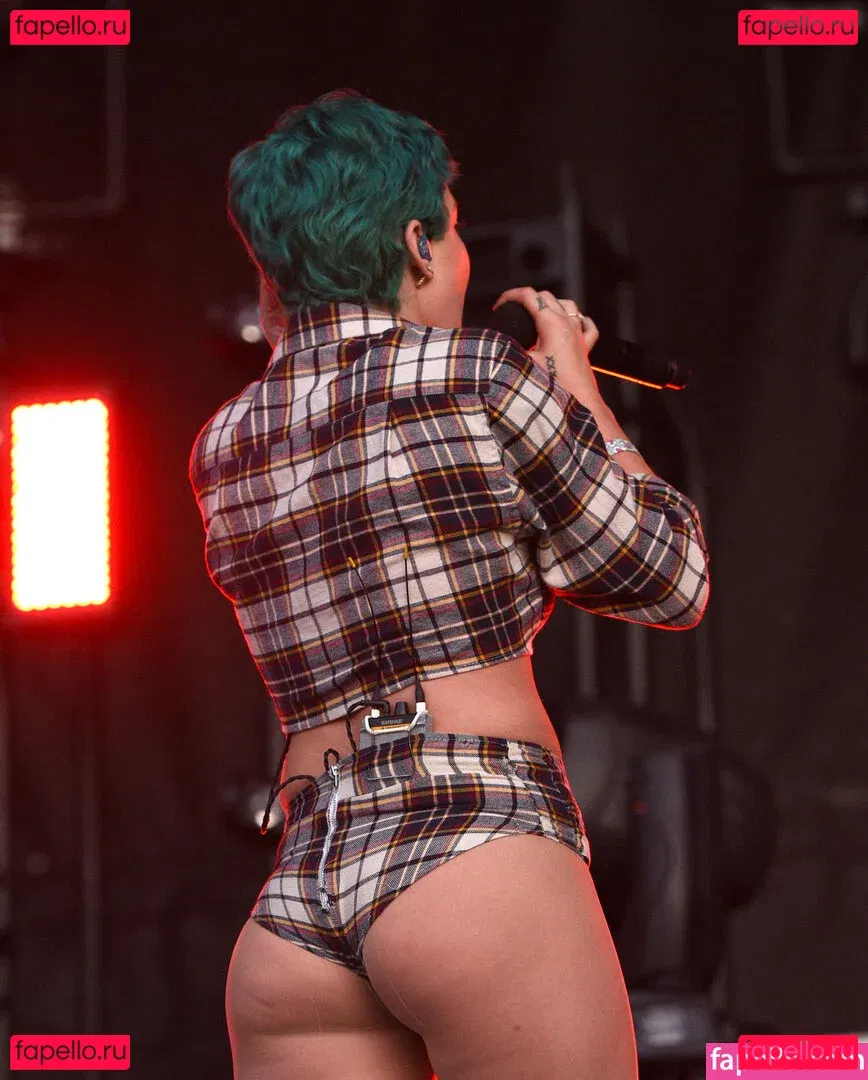 Halsey Onlyfans Photo Gallery 
