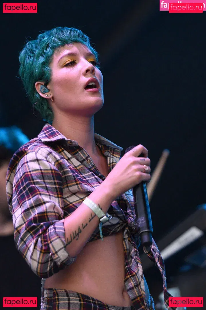 Halsey Onlyfans Photo Gallery 
